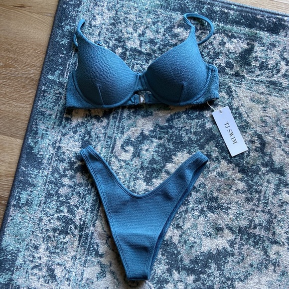 Swimsuit - Picture 4 of 5